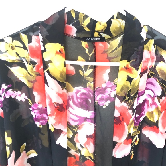 🌸 Fashion Nova Black Floral Kimono - Picture 2 of 4
